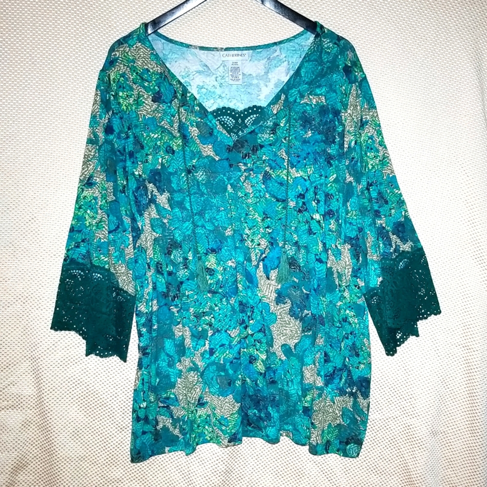 Catherines  Gorgeous Flowy Turquoise Floral  Tunic style women's blouse